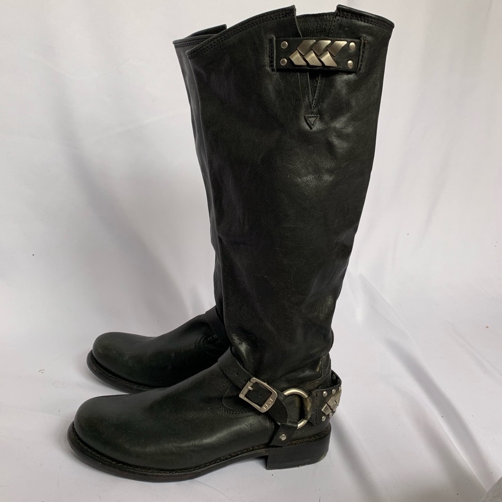 EUC knee high FRYE boots genuine leather
